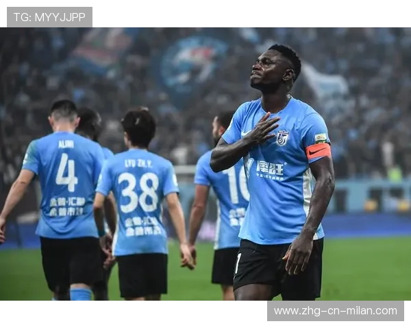 大连英博回防及时阻断了数次危险推进